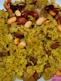 صورة لوصفة ارز بالكبد والقوانص وسلطه الزبادي بالخيار