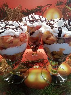 Gyors gyümölcs pohár 🍎🍓🍊🍌🍏🍍🥭 recept fotója