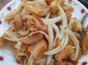 Hình của món Sụn gà chiên nước mắm.