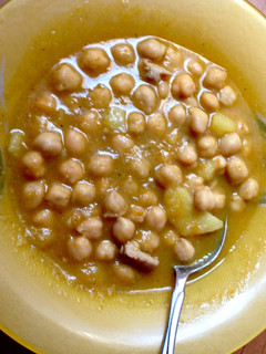 Una foto de Garbanzos con pollo