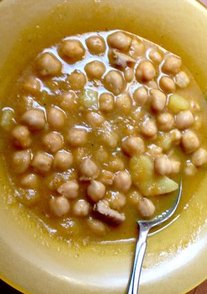 Una foto de Garbanzos con pollo