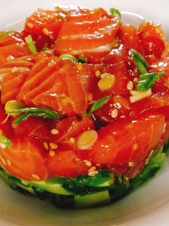 Una foto de Tartar de salmón