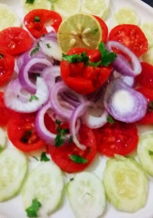 A picture of Fresh vegetable salad.