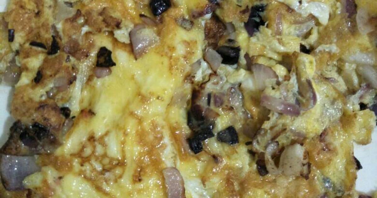 Fried eggs with onions Recipe by Winnie Aducxer Cookpad