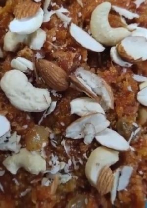 गाजर का हलवा (Gajar ka halwa recipe in hindi) रेसिपी मुख्य फोटो