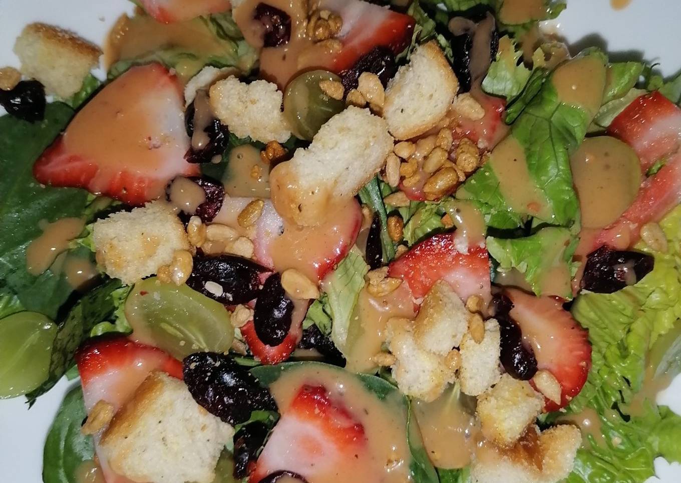 Ensalada de lechuga, espinaca, fresa y uvas 🥬🥕