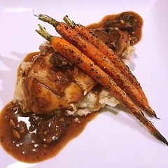 A picture of Chicken Marsala.