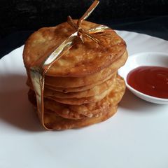 A picture of Potato Mathri.