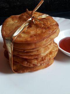 A picture of Potato Mathri.