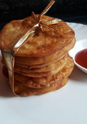 A picture of Potato Mathri.
