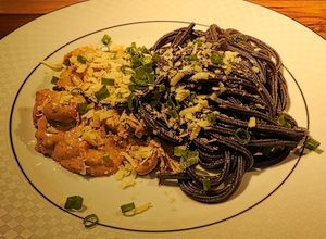 Foto de 193-Spaghetti al Nero di Seppia ao molho de frutos do mar e Lingue ao molho vegetal