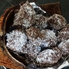 A picture of Coconut Dates Chocolate.