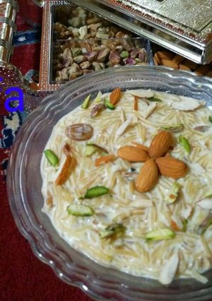 A picture of Gur seviyan with custard.