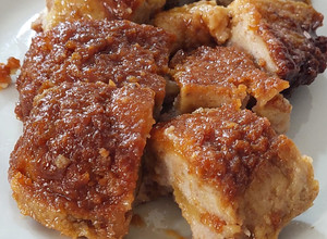 Una foto de Colegial o budín de pan con manzanas caramelizadas 🍎