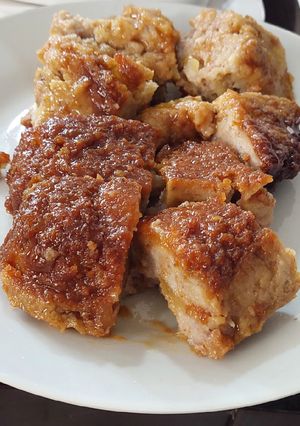 Una foto de Colegial o budín de pan con manzanas caramelizadas 🍎