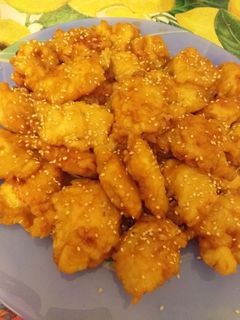 Una foto de Pollo con miel y sésamo a mi manera