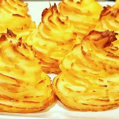 A picture of Baked mashed potatoes.