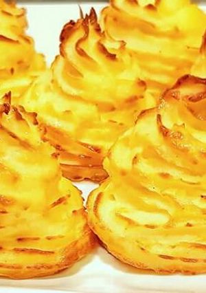 A picture of Baked mashed potatoes.