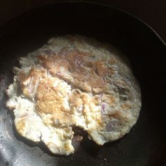 A picture of Onion eggs.