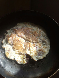 A picture of Onion eggs.