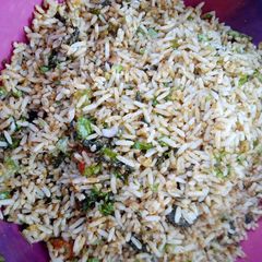 A picture of Kwadon shinkafa da salad kulikuli.