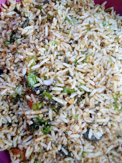 A picture of Kwadon shinkafa da salad kulikuli.