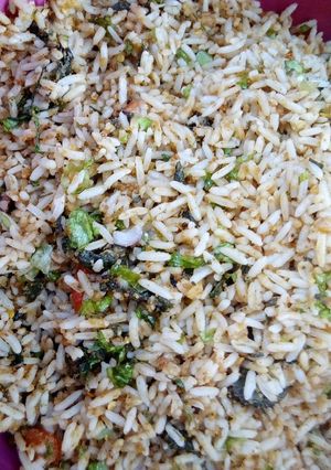 A picture of Kwadon shinkafa da salad kulikuli.