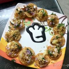 A picture of CHatpati papdi Chaat.