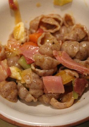 Una foto de Ensalada suculenta, pastosa y de San Flauta