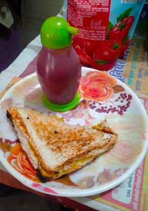 आलू टोस्ट (aloo toast recipe in Hindi) रेसिपी मुख्य फोटो