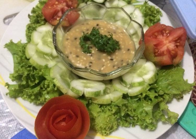 Vegetables salad with homemade sesame dressing