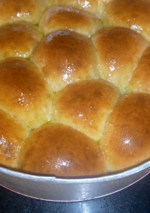 A picture of Soft and fluffy dinner rolls.