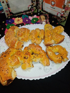 A picture of Cookpad beef mince bread in pateela.