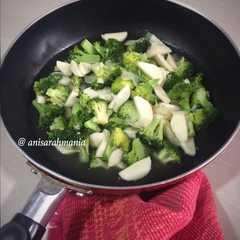Tumis Brokoli Bakso Ikan রেসিপির প্রধান ছবি