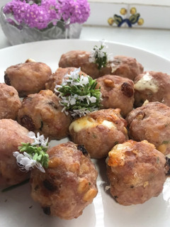 Una foto de Albóndigas de carne de salchicha con queso (en airFryer)