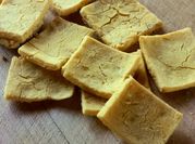 Una foto de crackers de legumbre