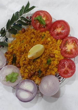 બટેટા પૌવા (Poha recipe In Gujarati) રેસીપી મુખ્ય ફોટો