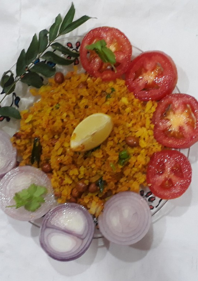 બટેટા પૌવા (Poha recipe In Gujarati) રેસીપી મુખ્ય ફોટો