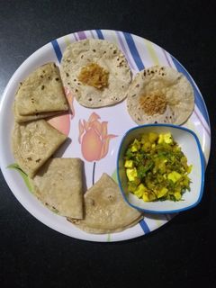 ફુલકા રોટી (Fulka Roti Recipe In Gujarati) રેસીપી મુખ્ય ફોટો