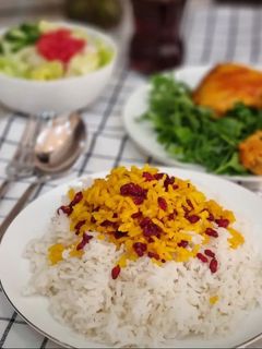 عکسی از دستور زرشک پلو با مرغ مجلسی