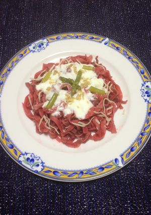Una foto de Masa fresca! espaguetis de beterraga con salsa gorgonzola!!