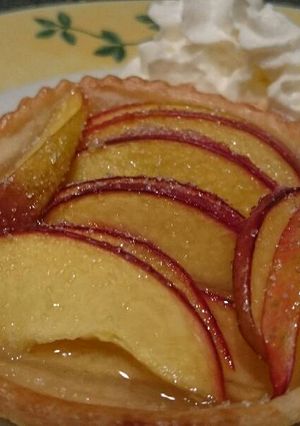 A picture of Easy Peach Tarts.