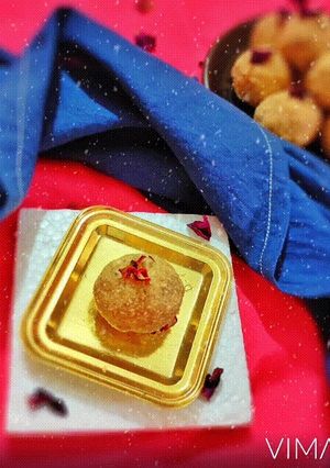 तिल गुड़ के लड्ड़ू (Til Gur ke laddu recipe in Hindi) रेसिपी मुख्य फोटो
