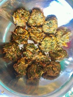 पालक के पकोड़े (Palak ke pakode recipe in hindi) रेसिपी मुख्य फोटो