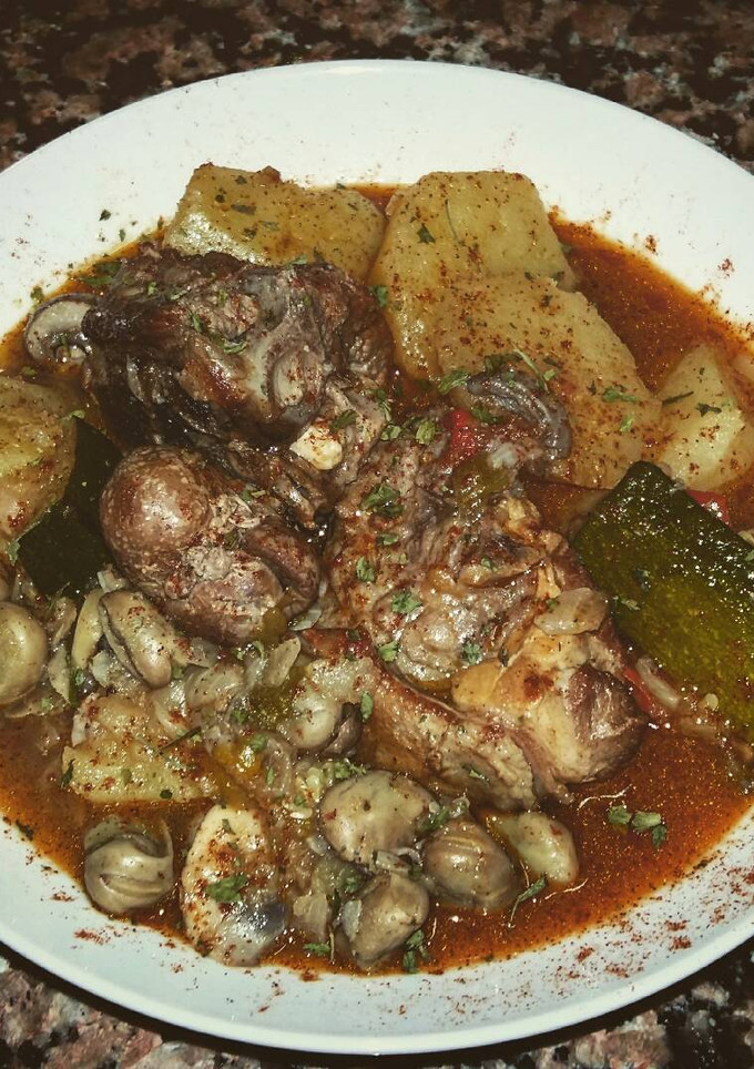 Una foto de Guiso de cordero con patatas y habas