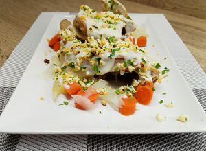 Una foto de Gallina guisada con bechamel receta típica de Galicia