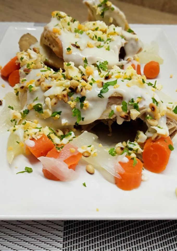 Una foto de Gallina guisada con bechamel receta típica de Galicia