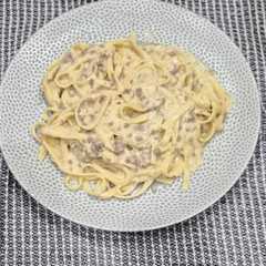 A picture of Creamy pasta fettuccine.