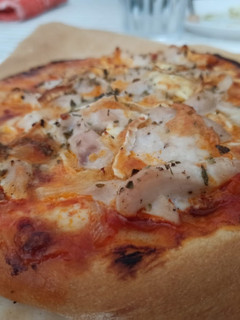 Una foto de Pizza con masa casera