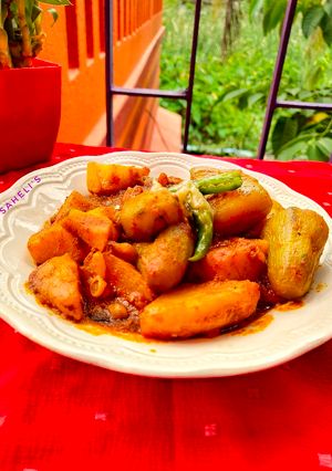 আলু পটোলের ডালনা(Aloo potoler dalna recipe in Bengali) রেসিপির প্রধান ছবি
